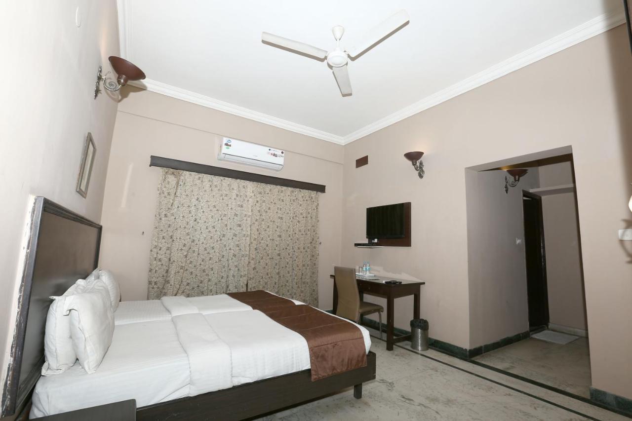 The Down Town Hotel Haïdarabad Extérieur photo